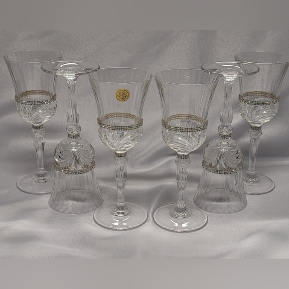 Elegant Crystal Wine Glass Set - Picture 4 of 4